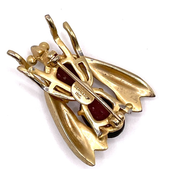 Les Bernard Inc. Vintage Gold Tone Red Cabochon Fly Pin Brooch 60's - Picture 8 of 12